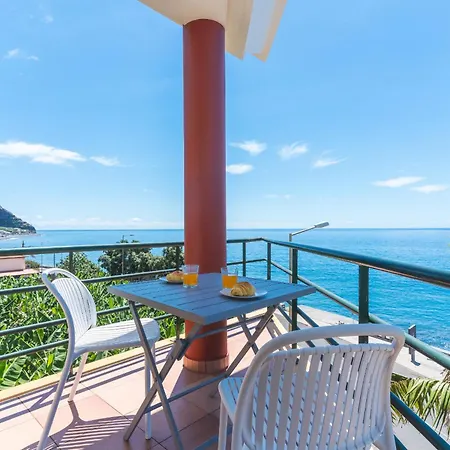 Sunny Side By Atlantic Apartment